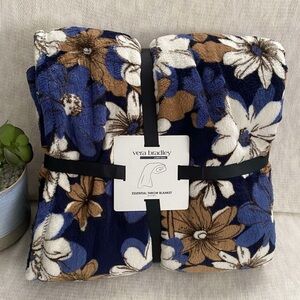 ✨🆕✨Vera Bradley Throw Blanket